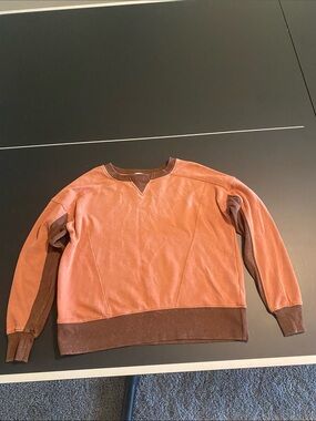BKE Women's Two-Tone Rust and Brown Crewneck Sweatshirt